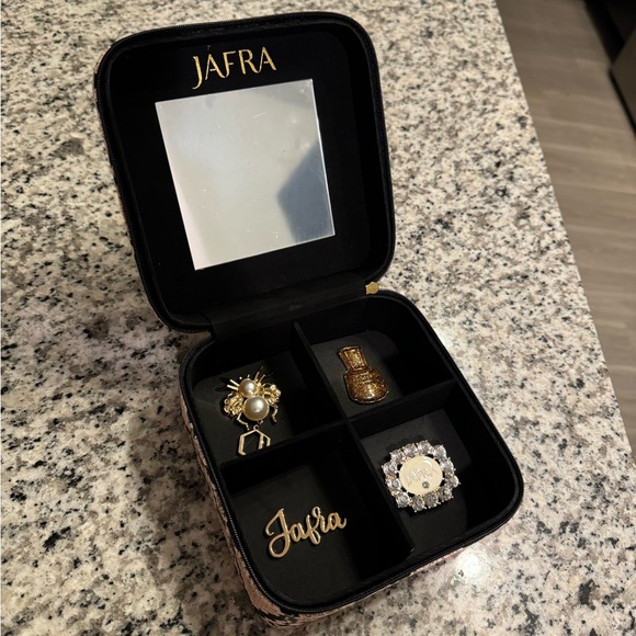 JAFRA Jewelry Box with Brooches/ Pins NEW - Picture 1 of 3